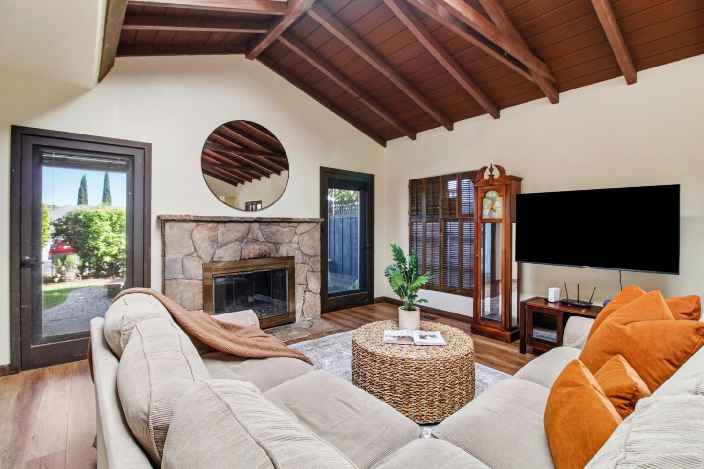 Detail Gallery Image 9 of 39 For 2044 Monroe Ave, Belmont,  CA 94002 - 4 Beds | 2 Baths