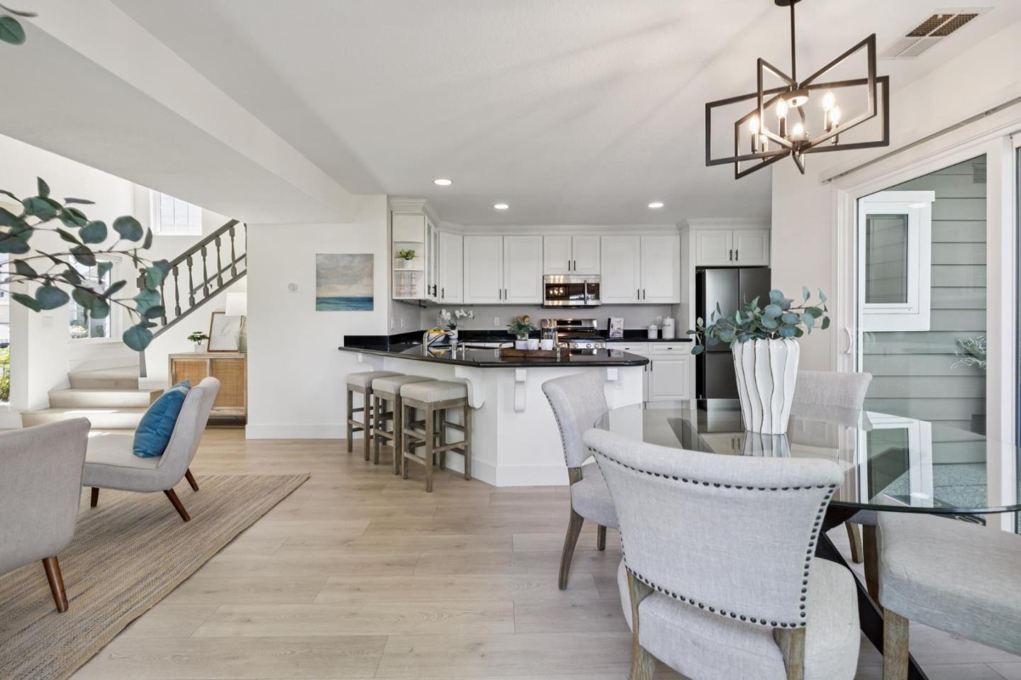 Detail Gallery Image 10 of 43 For 869 Newport Cir, Redwood City,  CA 94065 - 2 Beds | 2/1 Baths