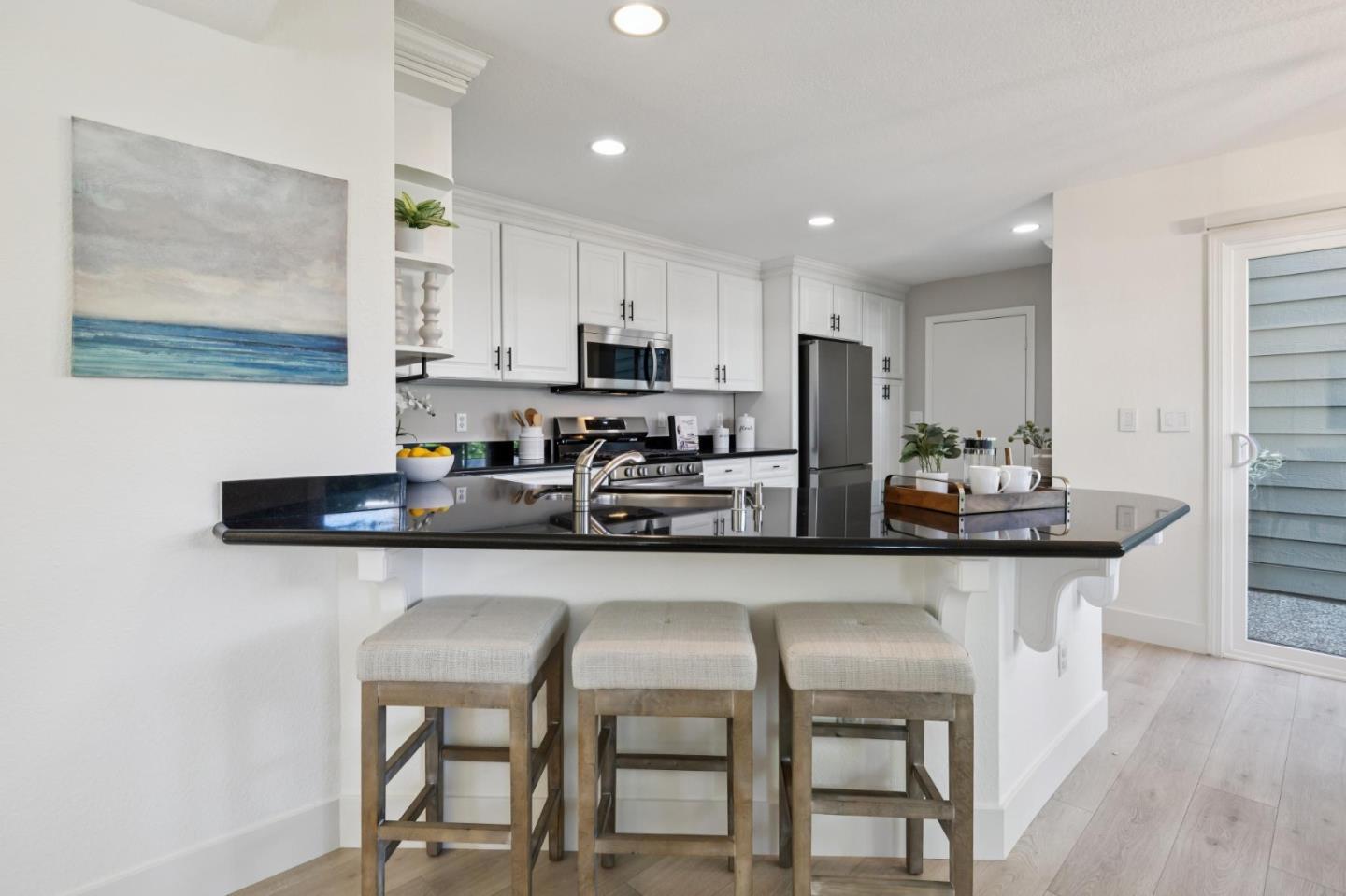 Detail Gallery Image 11 of 43 For 869 Newport Cir, Redwood City,  CA 94065 - 2 Beds | 2/1 Baths