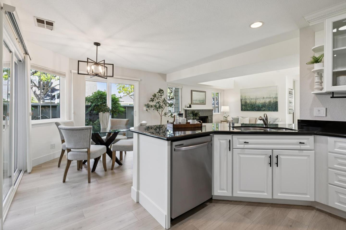 Detail Gallery Image 12 of 43 For 869 Newport Cir, Redwood City,  CA 94065 - 2 Beds | 2/1 Baths