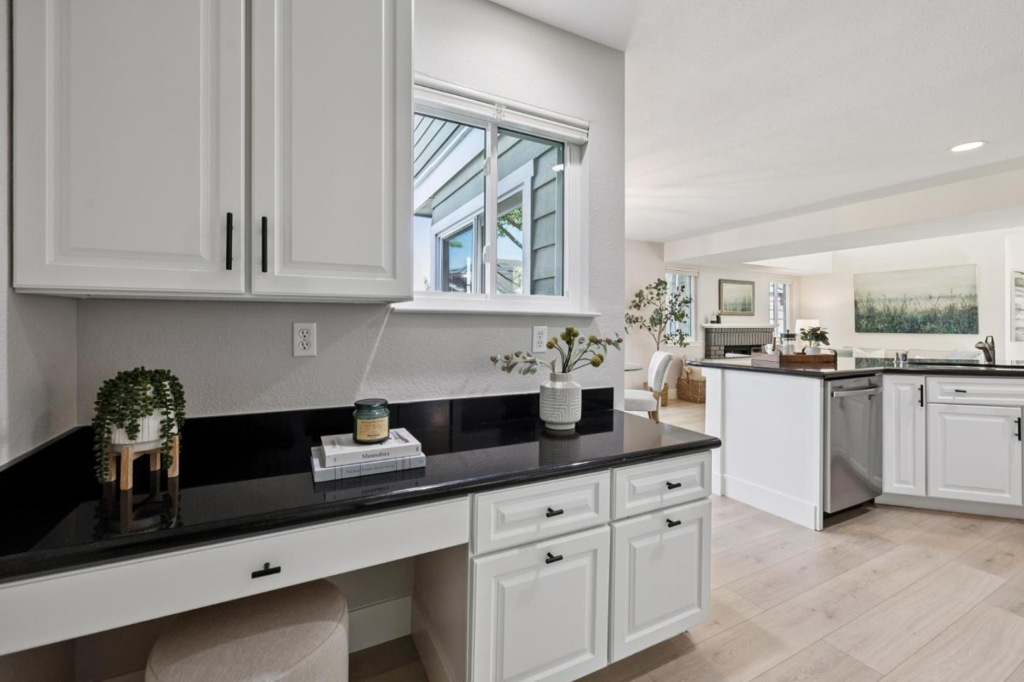 Detail Gallery Image 14 of 43 For 869 Newport Cir, Redwood City,  CA 94065 - 2 Beds | 2/1 Baths