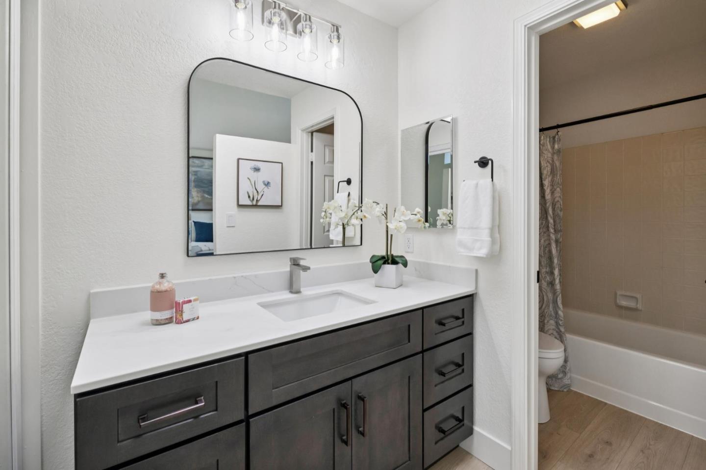 Detail Gallery Image 19 of 43 For 869 Newport Cir, Redwood City,  CA 94065 - 2 Beds | 2/1 Baths