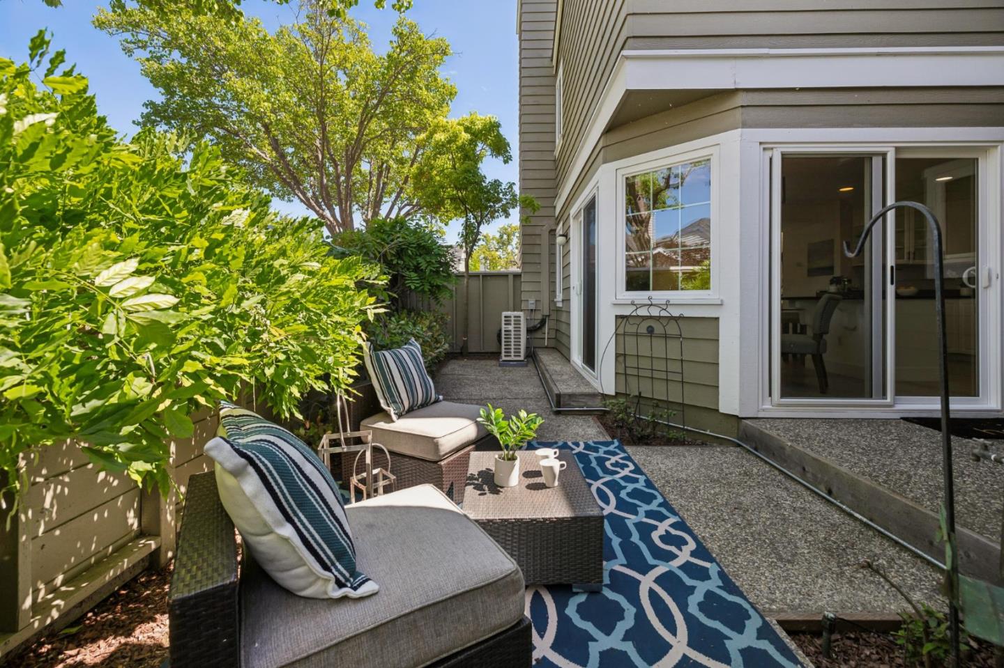 Detail Gallery Image 28 of 43 For 869 Newport Cir, Redwood City,  CA 94065 - 2 Beds | 2/1 Baths