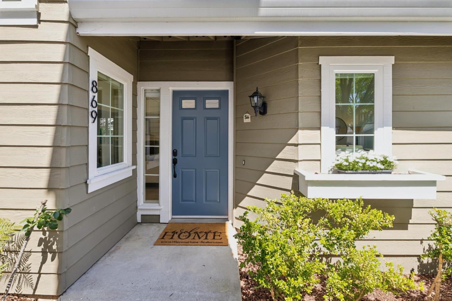 Detail Gallery Image 4 of 43 For 869 Newport Cir, Redwood City,  CA 94065 - 2 Beds | 2/1 Baths