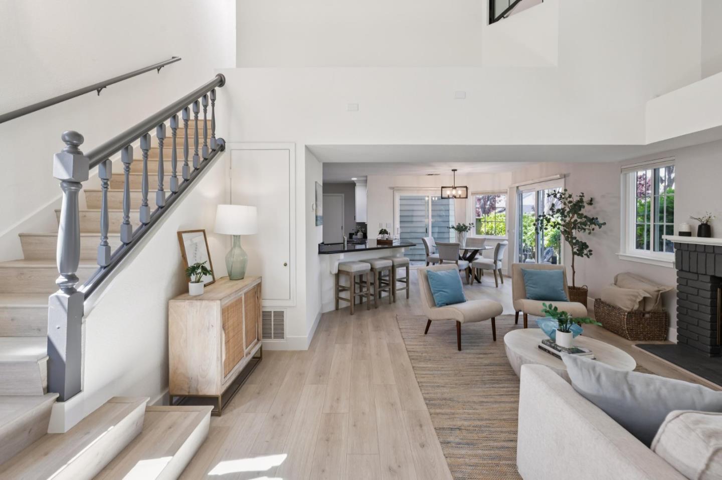 Detail Gallery Image 5 of 43 For 869 Newport Cir, Redwood City,  CA 94065 - 2 Beds | 2/1 Baths