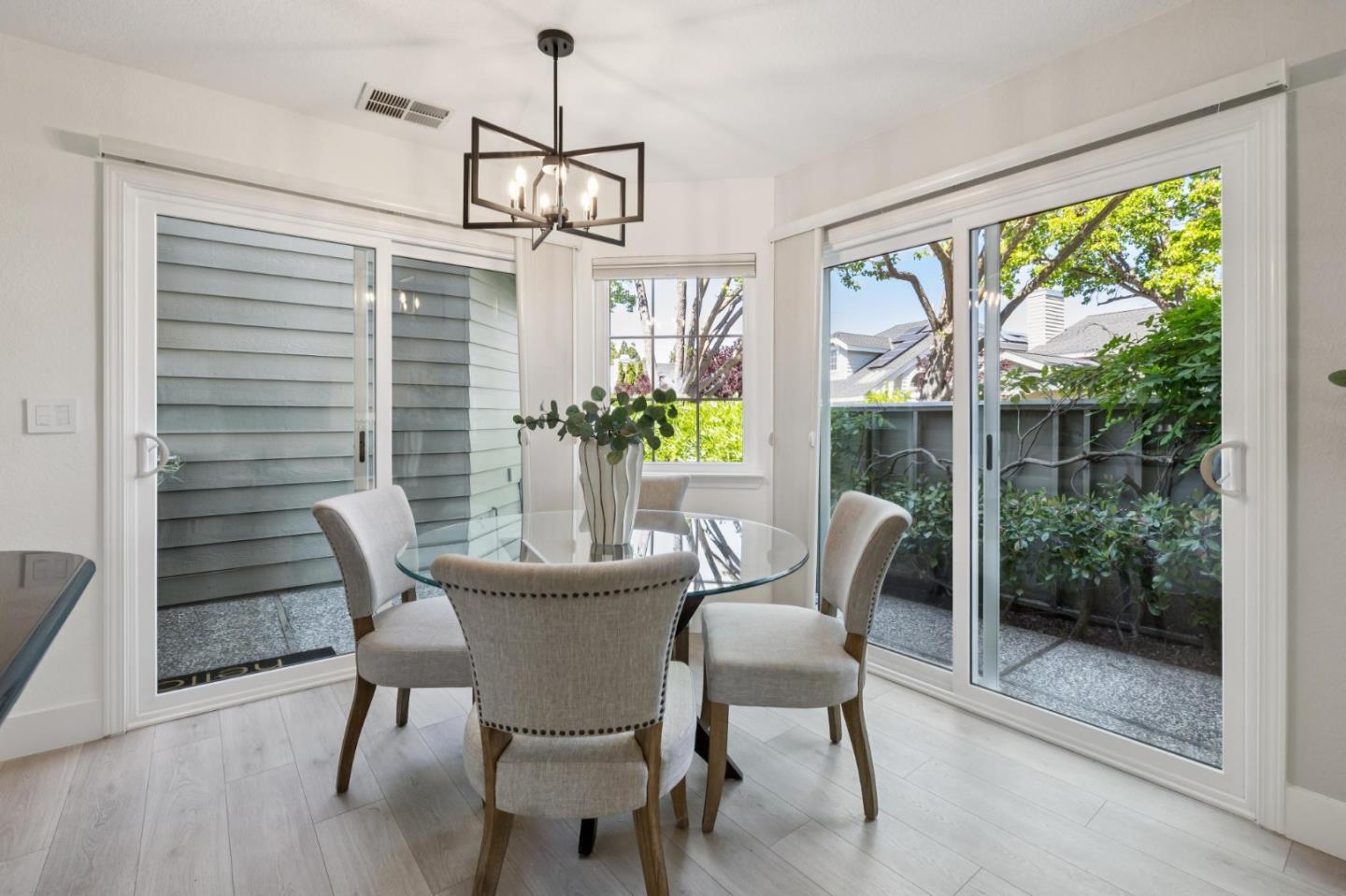 Detail Gallery Image 9 of 43 For 869 Newport Cir, Redwood City,  CA 94065 - 2 Beds | 2/1 Baths