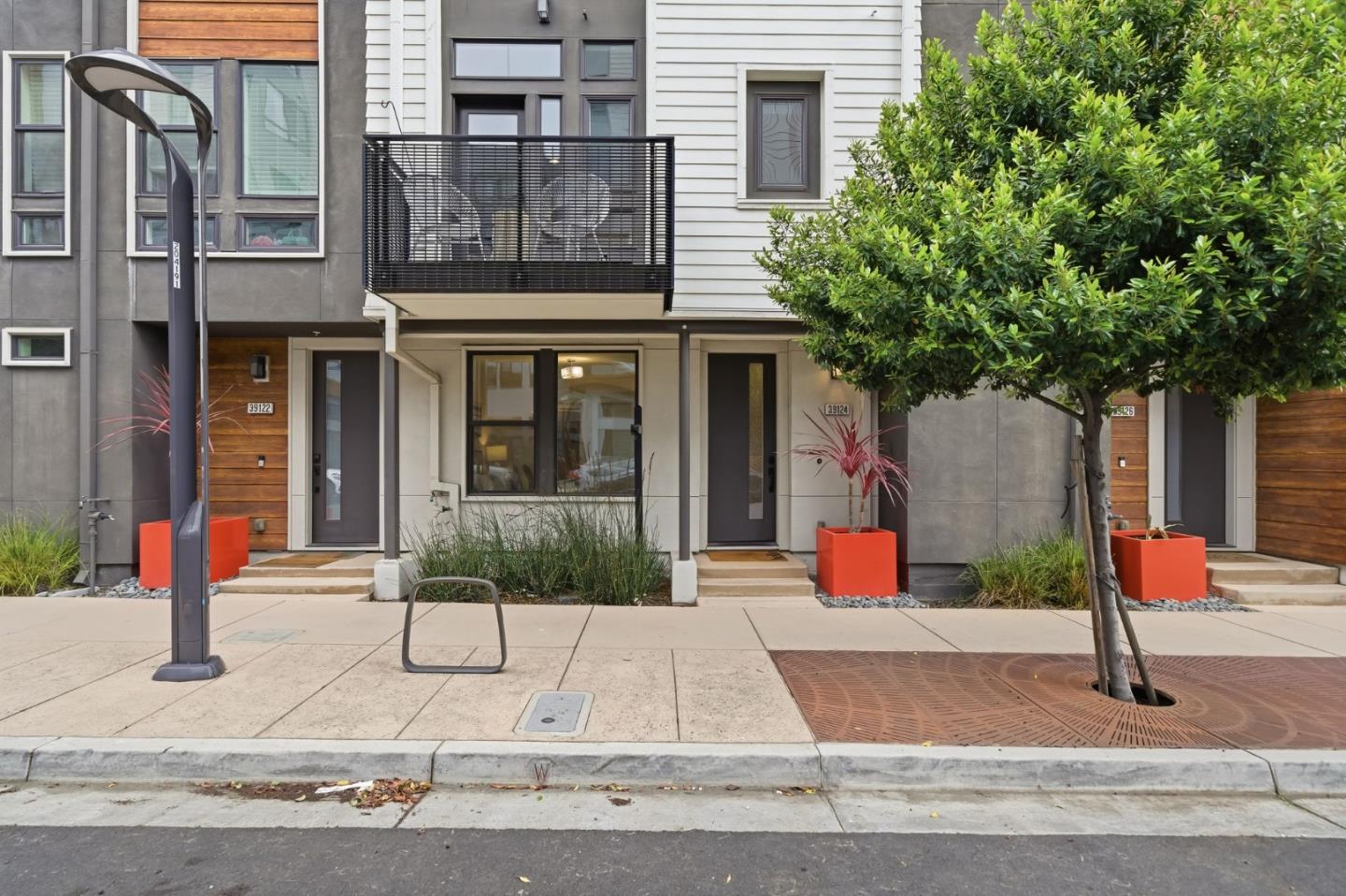 Detail Gallery Image 3 of 41 For 39124 Memorial St, Fremont,  CA 94538 - 4 Beds | 4 Baths