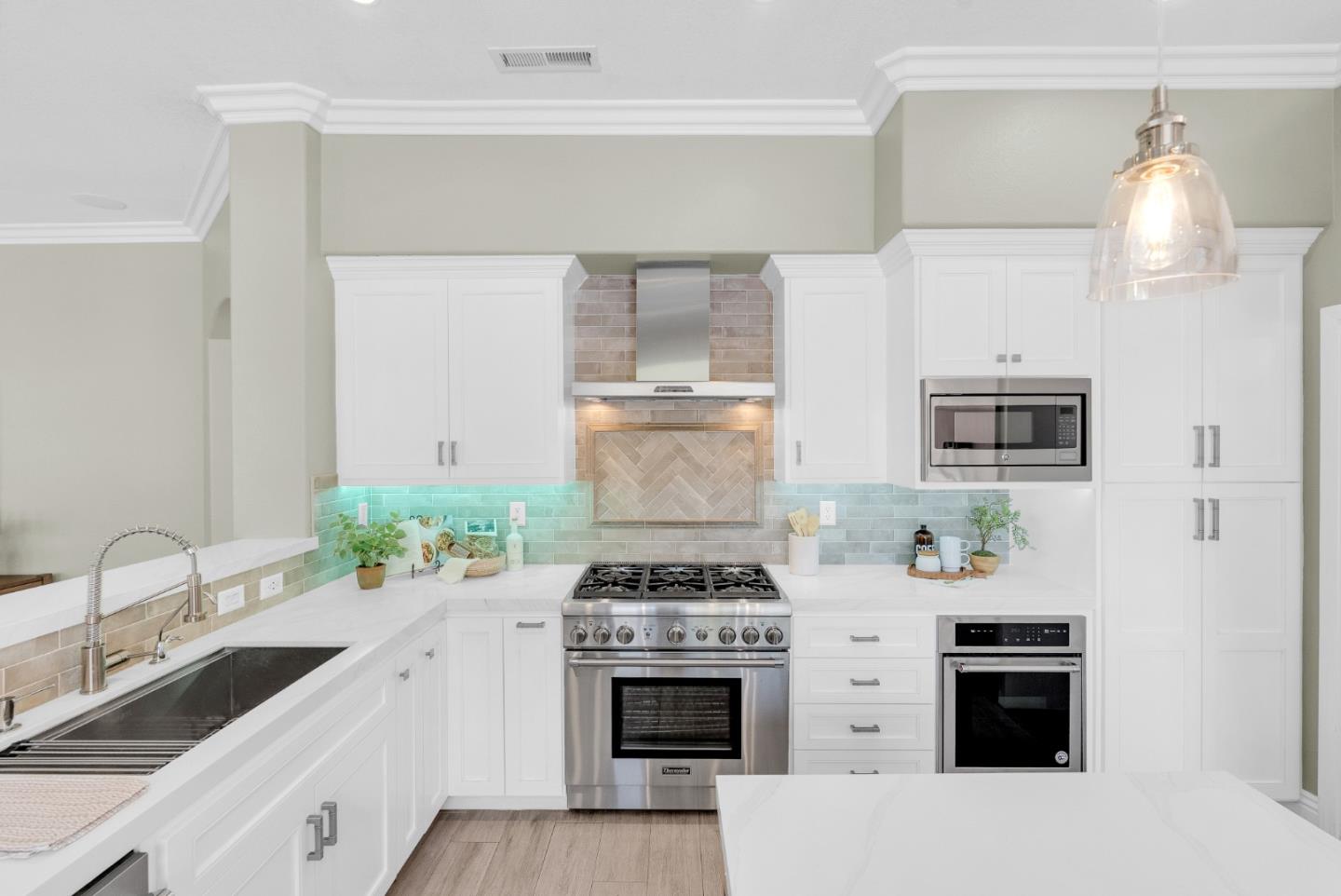 Detail Gallery Image 17 of 67 For 18440 Carmelo Ct, Morgan Hill,  CA 95037 - 5 Beds | 3 Baths