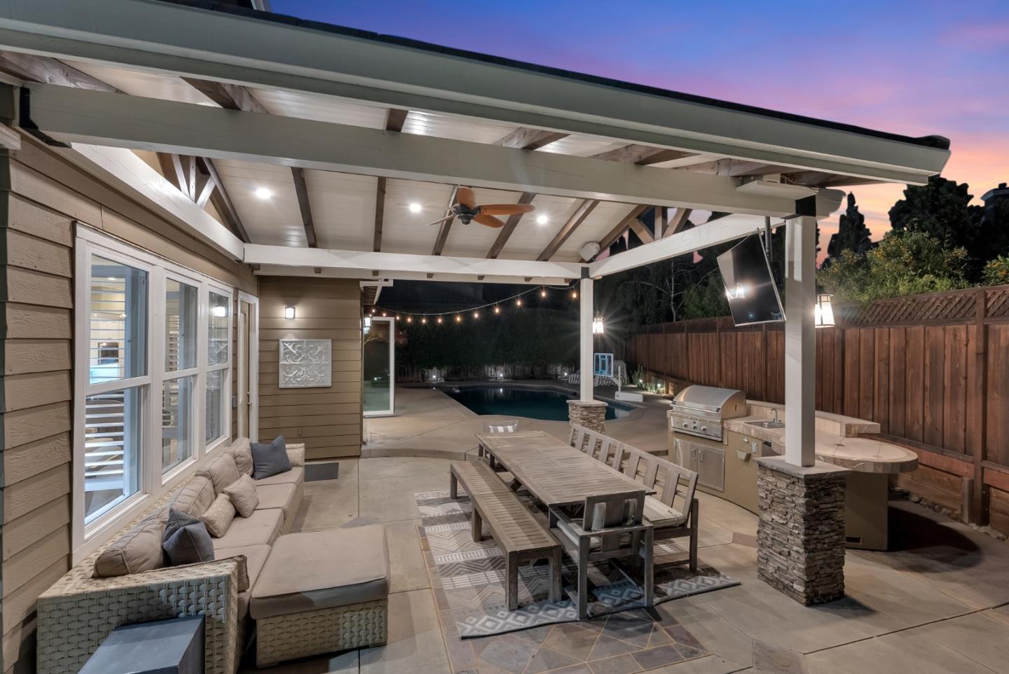 Detail Gallery Image 5 of 67 For 18440 Carmelo Ct, Morgan Hill,  CA 95037 - 5 Beds | 3 Baths