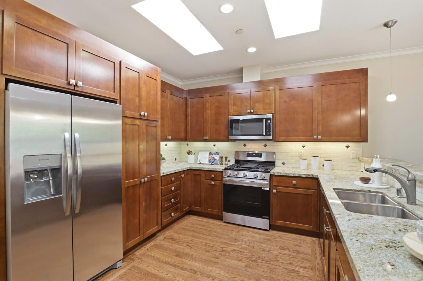 Detail Gallery Image 13 of 37 For 1242 Aspen Dr, Pacifica,  CA 94044 - 3 Beds | 3 Baths