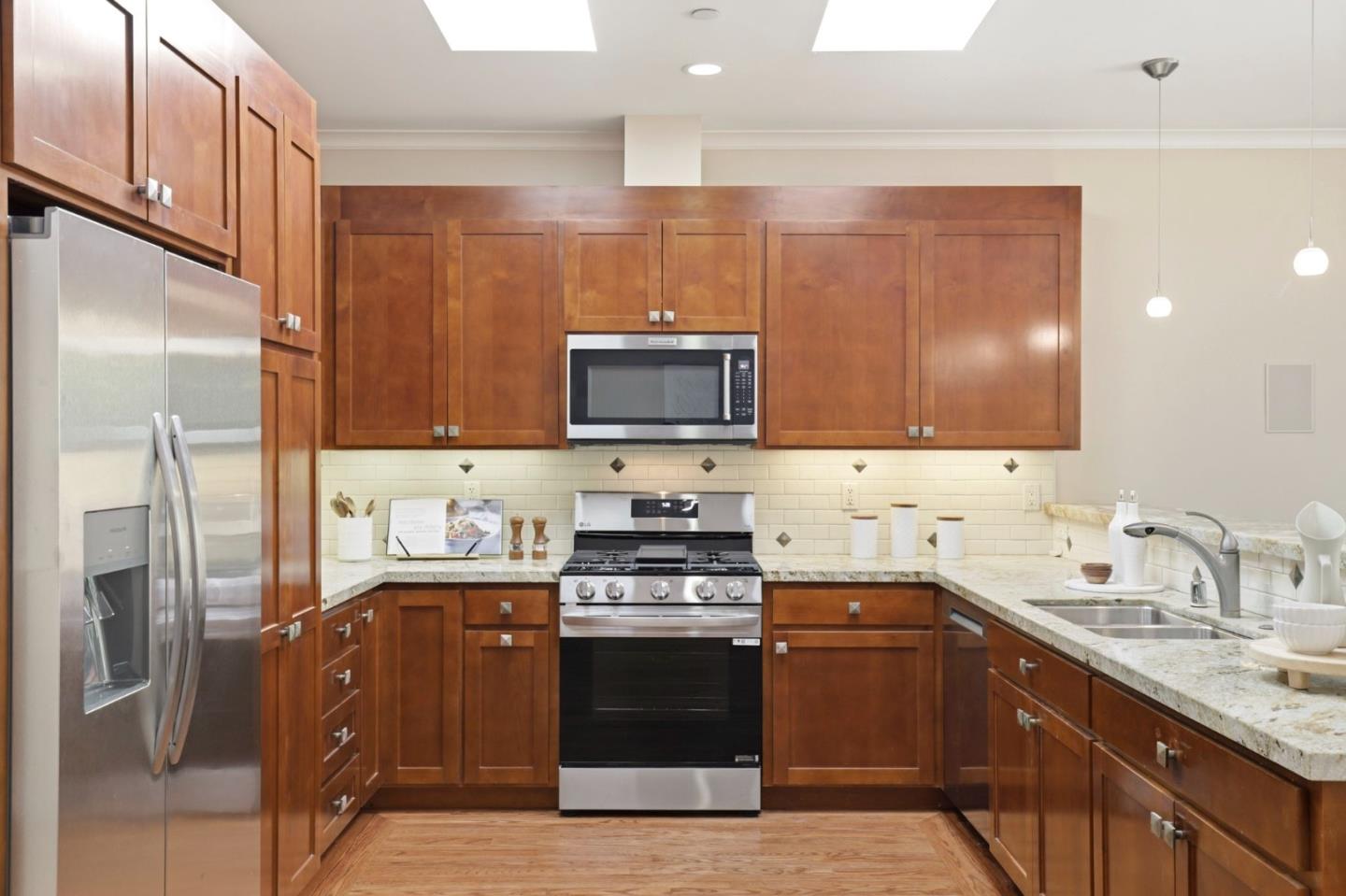 Detail Gallery Image 14 of 37 For 1242 Aspen Dr, Pacifica,  CA 94044 - 3 Beds | 3 Baths