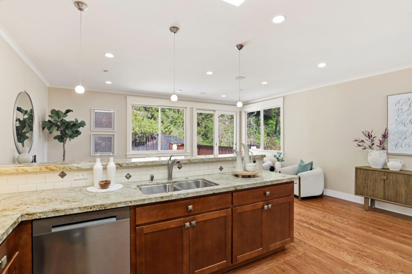 Detail Gallery Image 15 of 37 For 1242 Aspen Dr, Pacifica,  CA 94044 - 3 Beds | 3 Baths