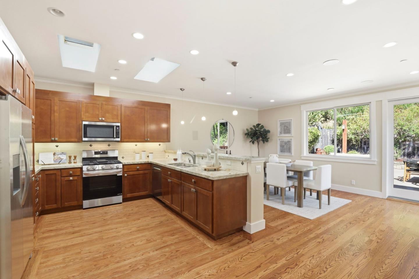 Detail Gallery Image 16 of 37 For 1242 Aspen Dr, Pacifica,  CA 94044 - 3 Beds | 3 Baths