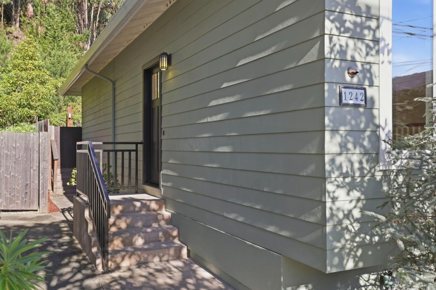 Detail Gallery Image 4 of 37 For 1242 Aspen Dr, Pacifica,  CA 94044 - 3 Beds | 3 Baths