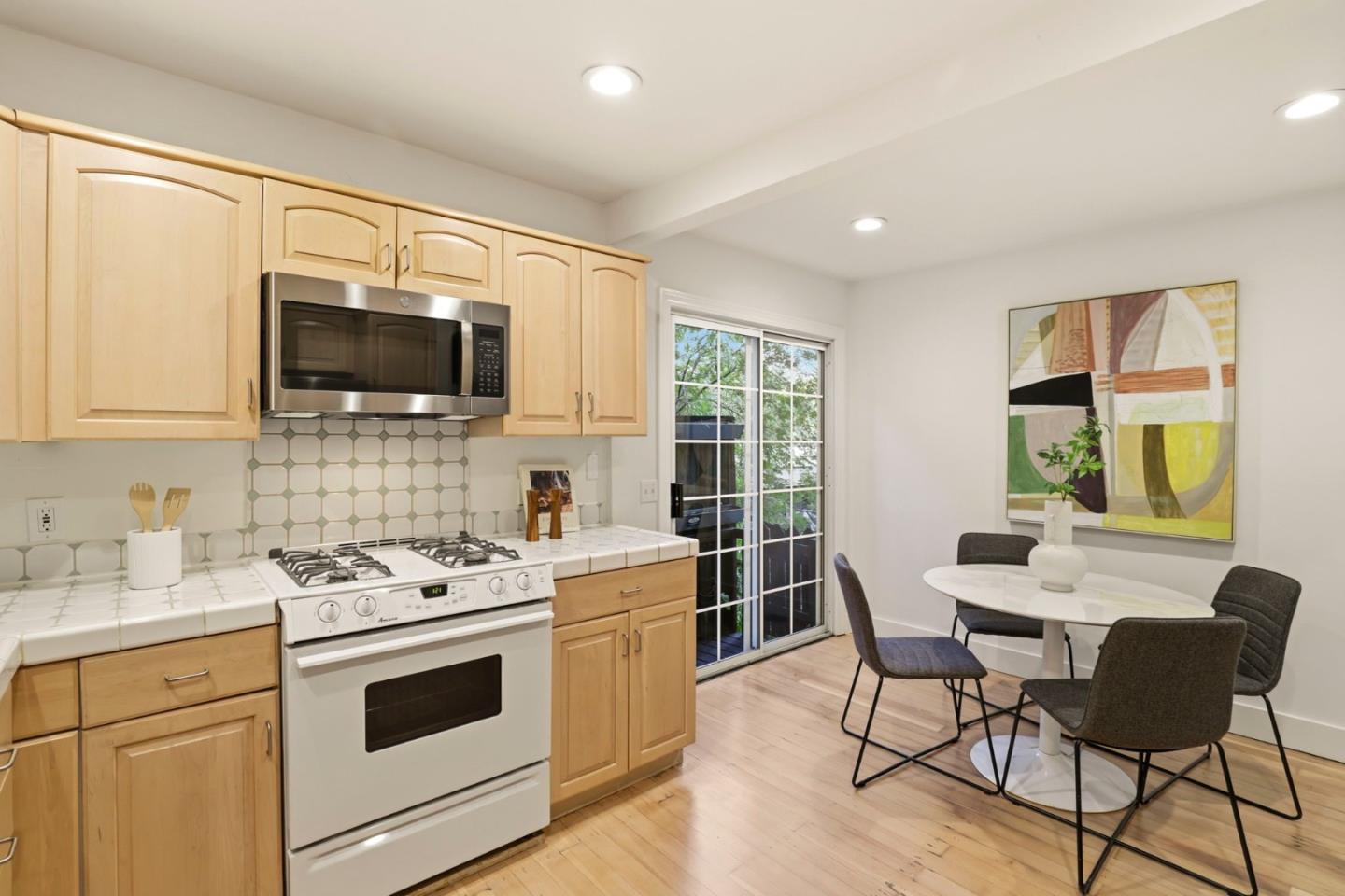 Detail Gallery Image 11 of 36 For 3514 Oak Knoll Dr, –,  CA 94062 - 3 Beds | 2 Baths