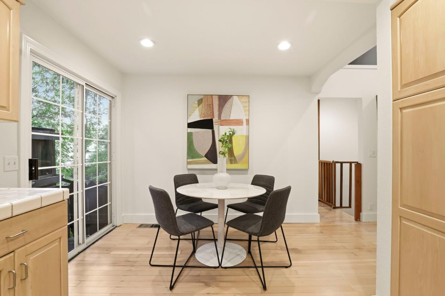 Detail Gallery Image 12 of 36 For 3514 Oak Knoll Dr, –,  CA 94062 - 3 Beds | 2 Baths