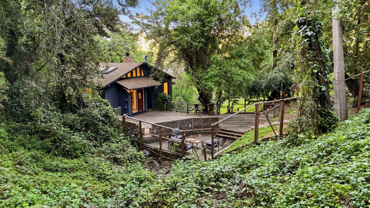 Detail Gallery Image 23 of 36 For 3514 Oak Knoll Dr, –,  CA 94062 - 3 Beds | 2 Baths