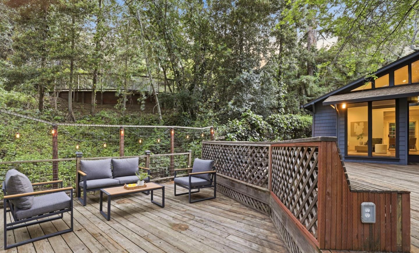 Detail Gallery Image 25 of 36 For 3514 Oak Knoll Dr, –,  CA 94062 - 3 Beds | 2 Baths