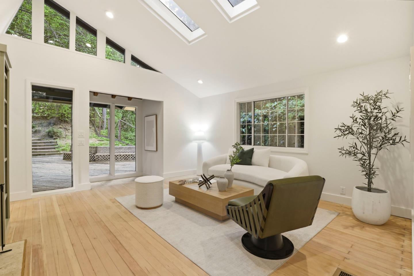 Detail Gallery Image 4 of 36 For 3514 Oak Knoll Dr, –,  CA 94062 - 3 Beds | 2 Baths