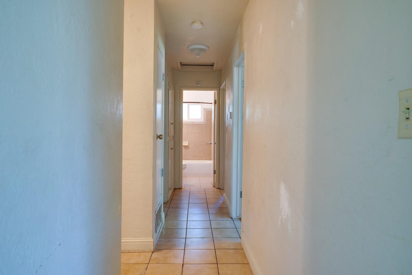 Detail Gallery Image 12 of 41 For 127 W Loretta Ave, Stockton,  CA 95207 - 3 Beds | 2 Baths