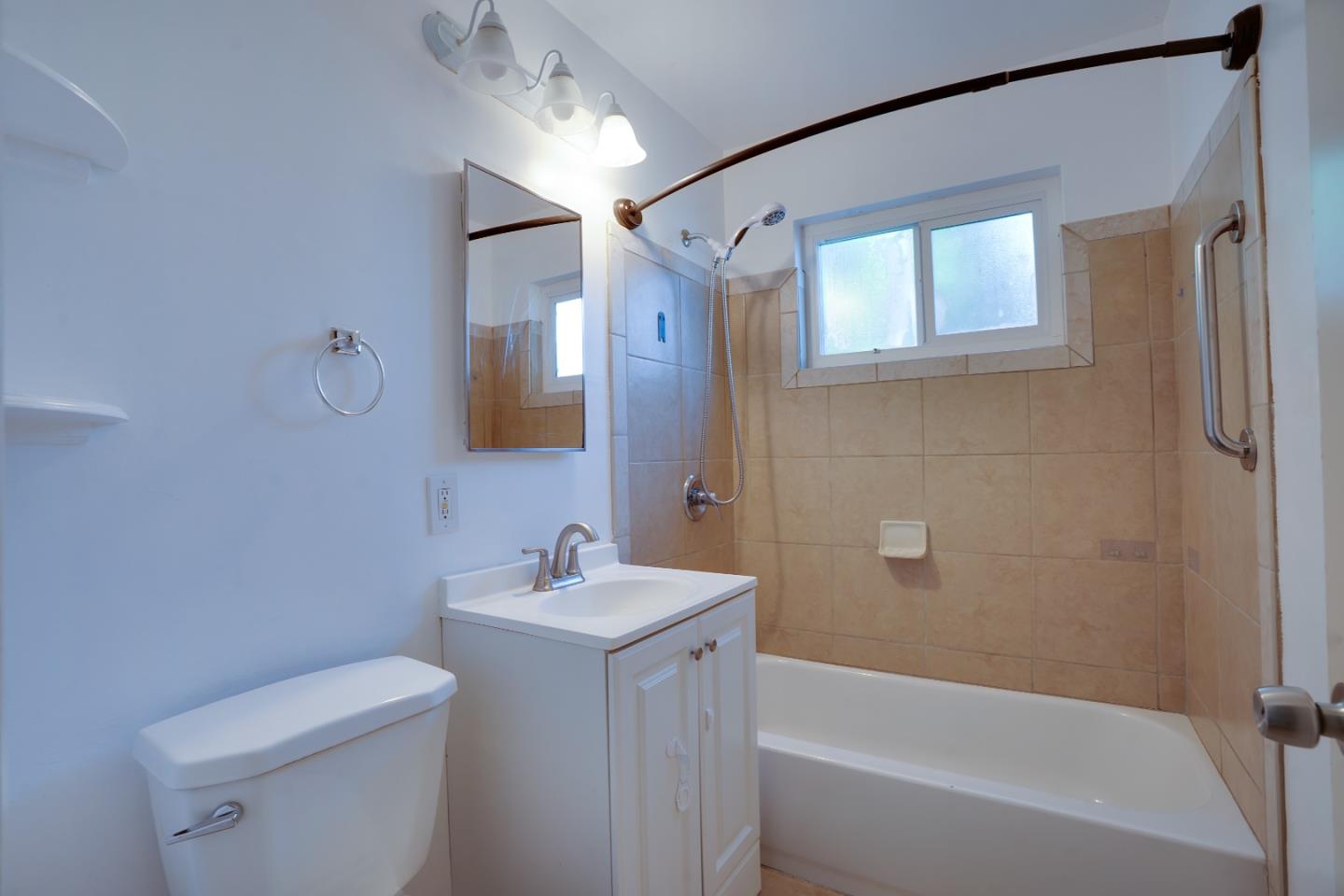 Detail Gallery Image 17 of 41 For 127 W Loretta Ave, Stockton,  CA 95207 - 3 Beds | 2 Baths