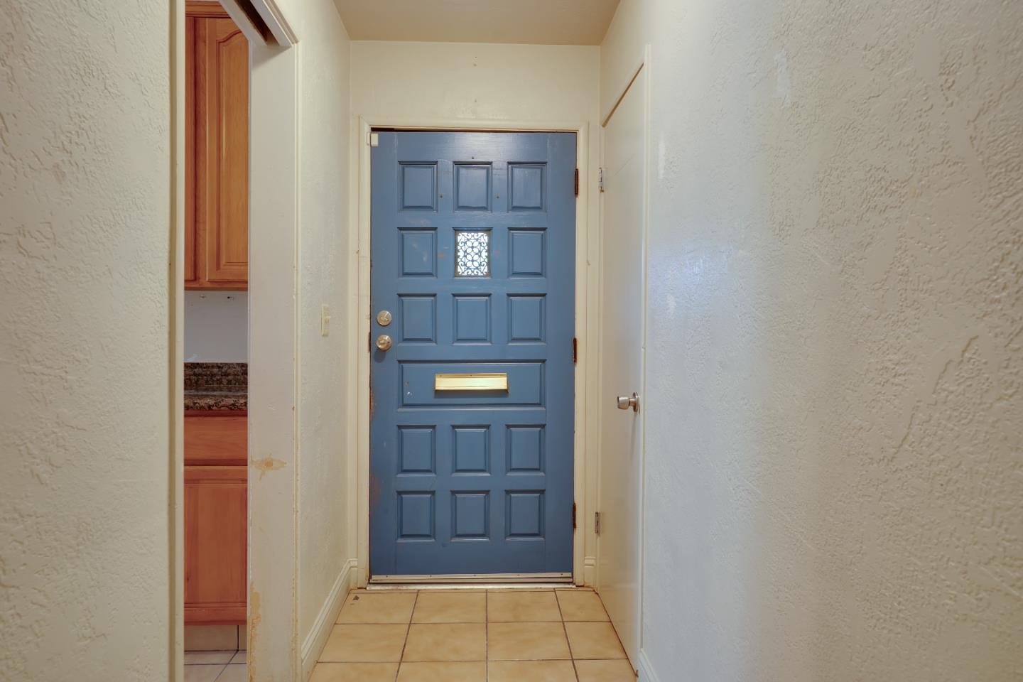 Detail Gallery Image 2 of 41 For 127 W Loretta Ave, Stockton,  CA 95207 - 3 Beds | 2 Baths