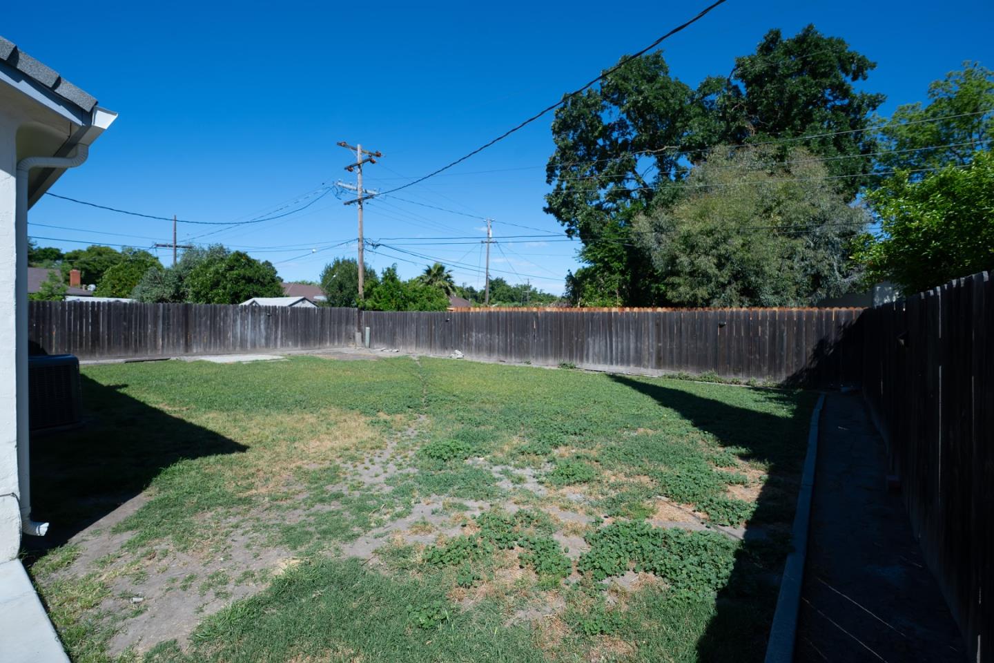 Detail Gallery Image 31 of 41 For 127 W Loretta Ave, Stockton,  CA 95207 - 3 Beds | 2 Baths