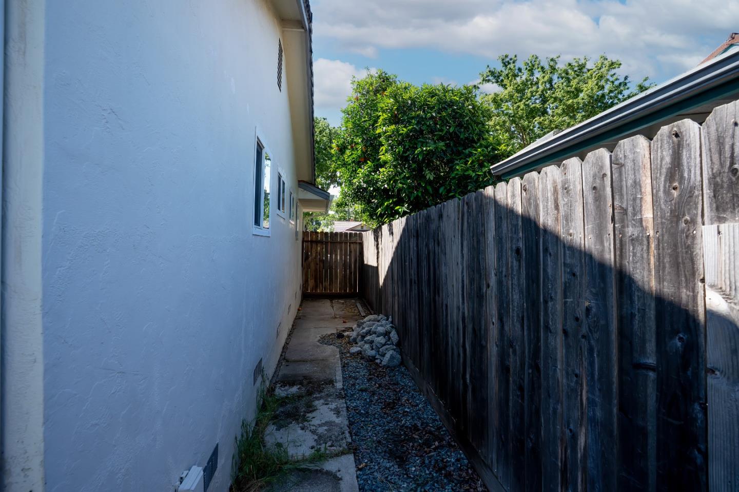 Detail Gallery Image 32 of 41 For 127 W Loretta Ave, Stockton,  CA 95207 - 3 Beds | 2 Baths