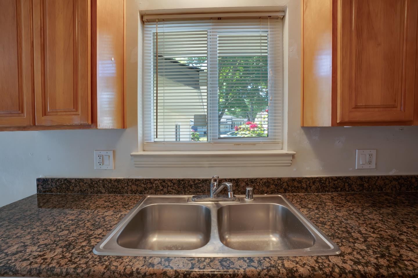 Detail Gallery Image 6 of 41 For 127 W Loretta Ave, Stockton,  CA 95207 - 3 Beds | 2 Baths