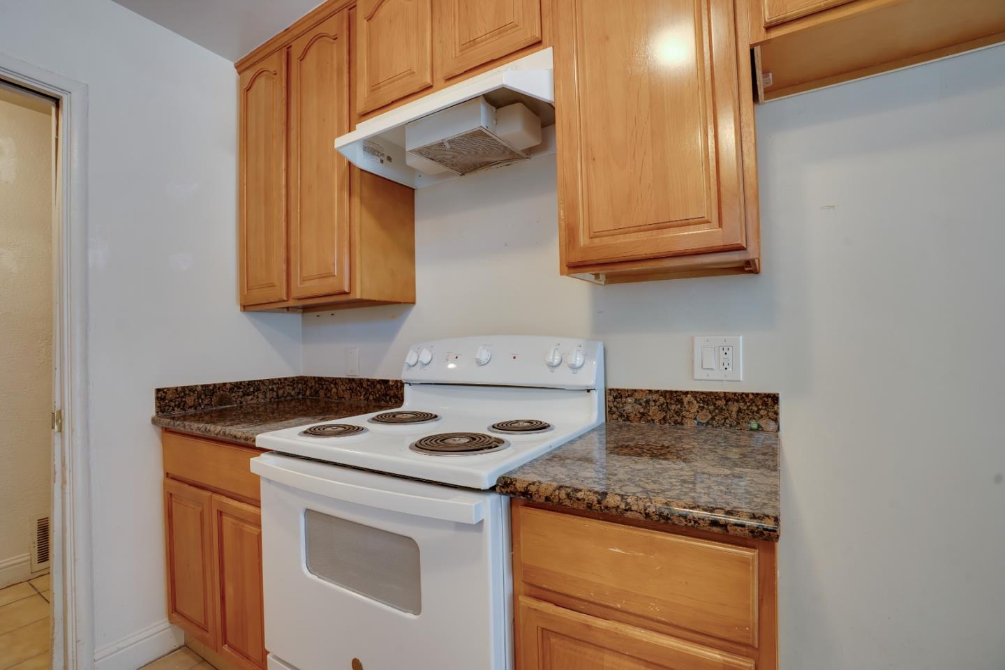 Detail Gallery Image 7 of 41 For 127 W Loretta Ave, Stockton,  CA 95207 - 3 Beds | 2 Baths