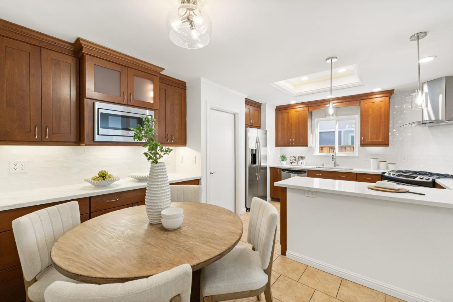 Detail Gallery Image 14 of 78 For 600 Comet Dr, Foster City,  CA 94404 - 4 Beds | 2 Baths