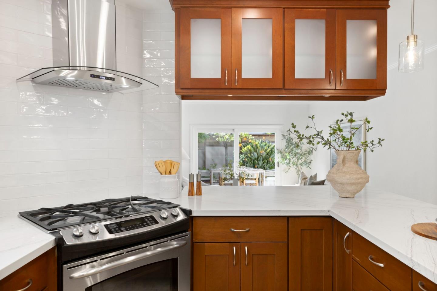 Detail Gallery Image 17 of 78 For 600 Comet Dr, Foster City,  CA 94404 - 4 Beds | 2 Baths