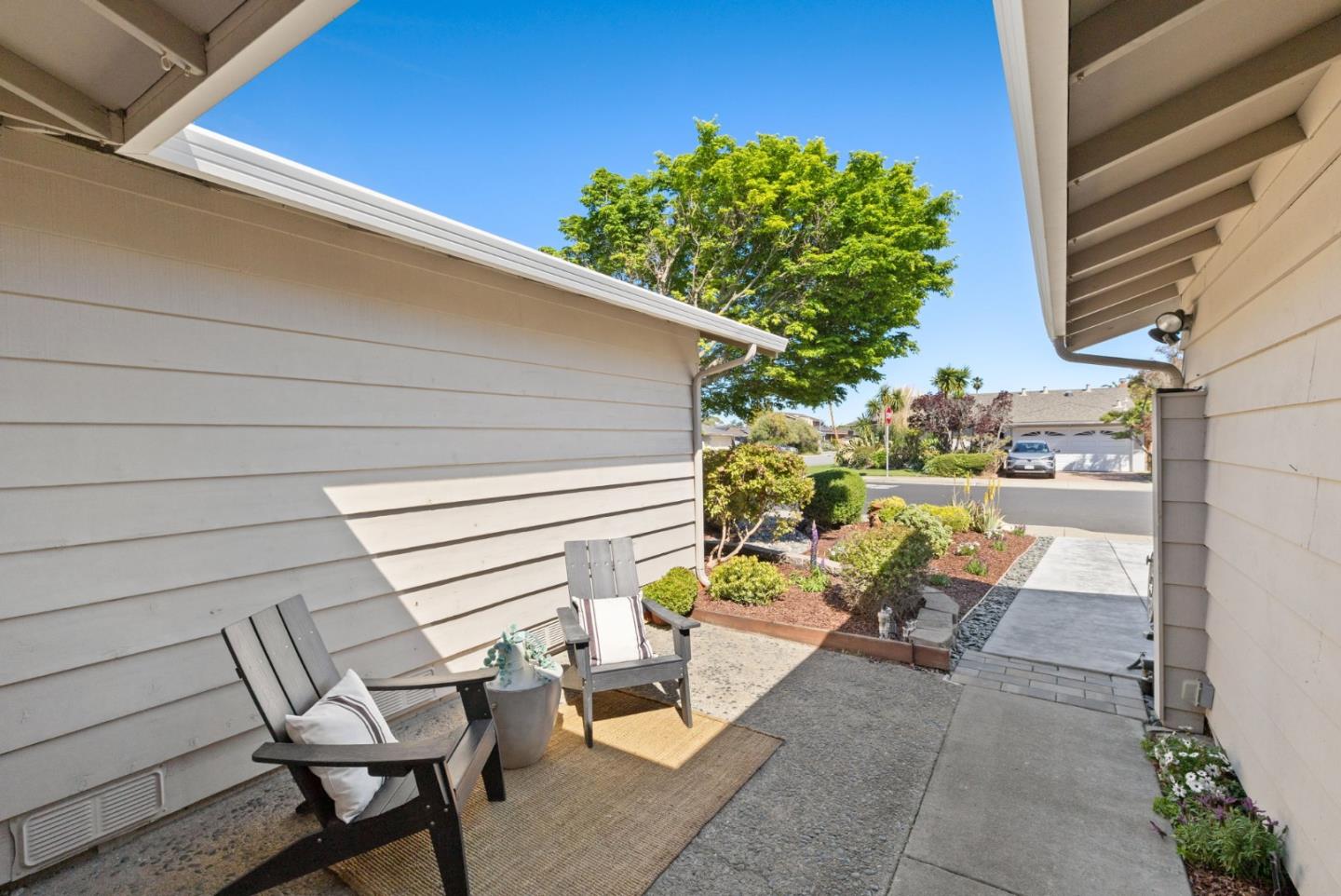 Detail Gallery Image 6 of 78 For 600 Comet Dr, Foster City,  CA 94404 - 4 Beds | 2 Baths