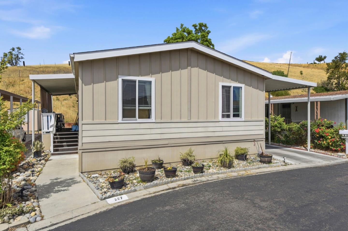 Detail Gallery Image 2 of 34 For 267 Chateau La Salle Dr #267,  San Jose,  CA 95111 - 4 Beds | 2 Baths