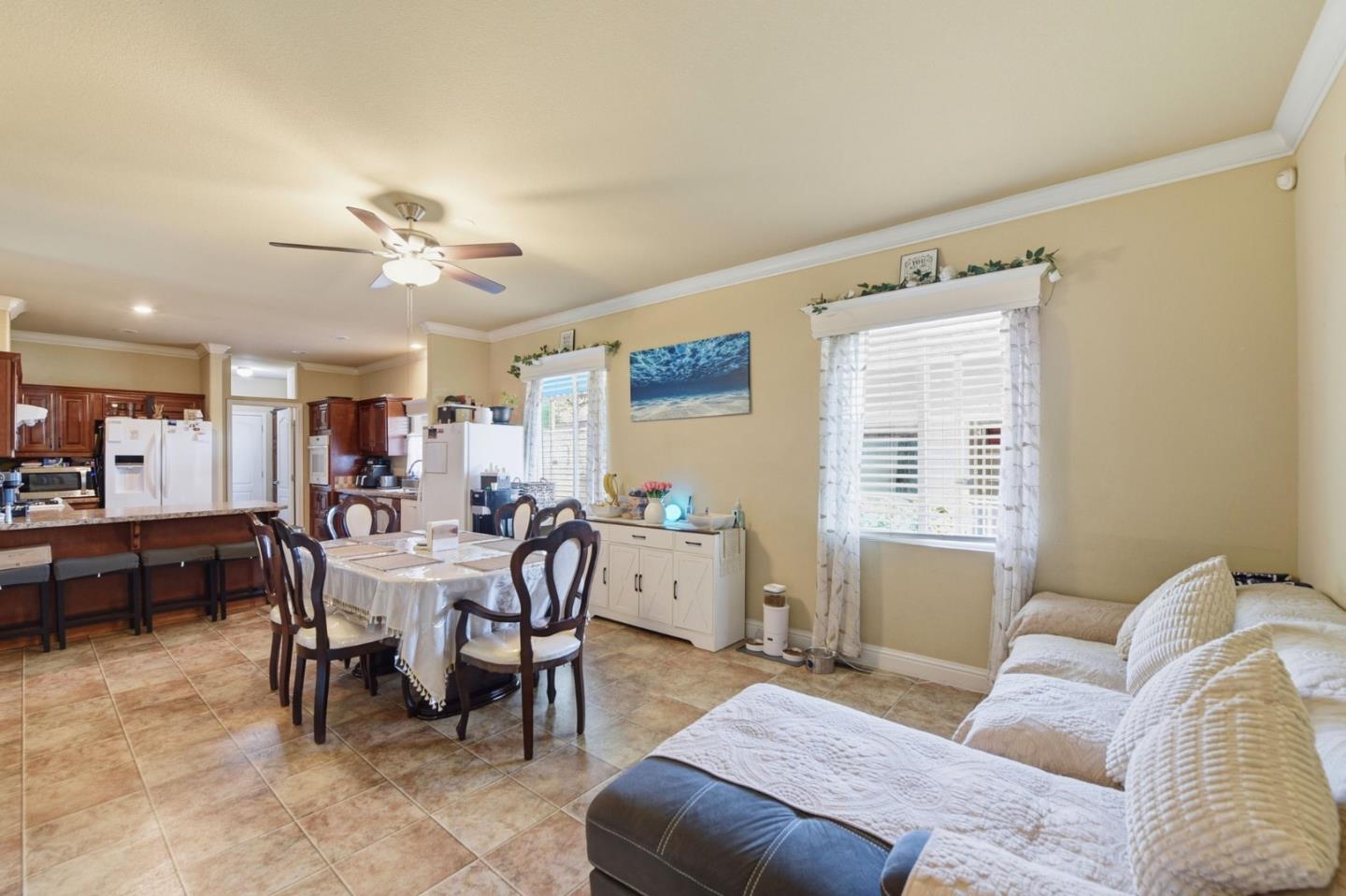 Detail Gallery Image 4 of 34 For 267 Chateau La Salle Dr #267,  San Jose,  CA 95111 - 4 Beds | 2 Baths