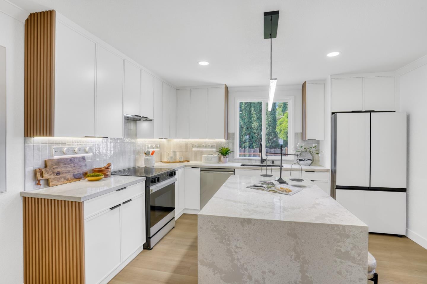 Detail Gallery Image 6 of 22 For 371 Doris Ave, San Jose,  CA 95127 - 3 Beds | 2 Baths