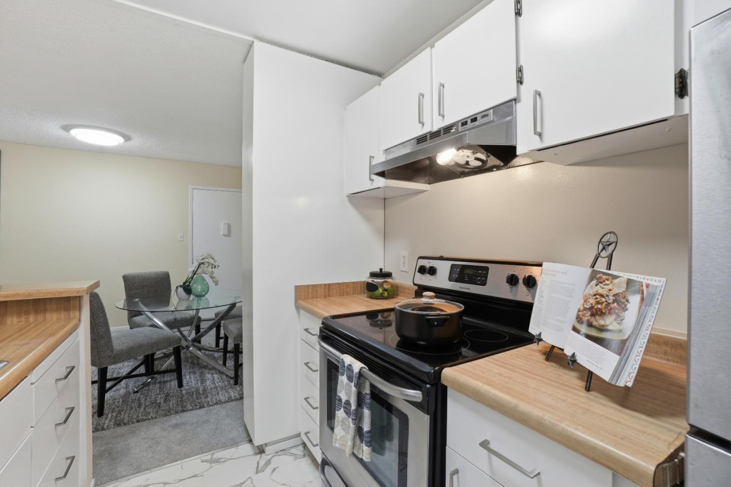 Detail Gallery Image 10 of 27 For 143 Piccadilly Pl #F,  San Bruno,  CA 94066 - 1 Beds | 1 Baths