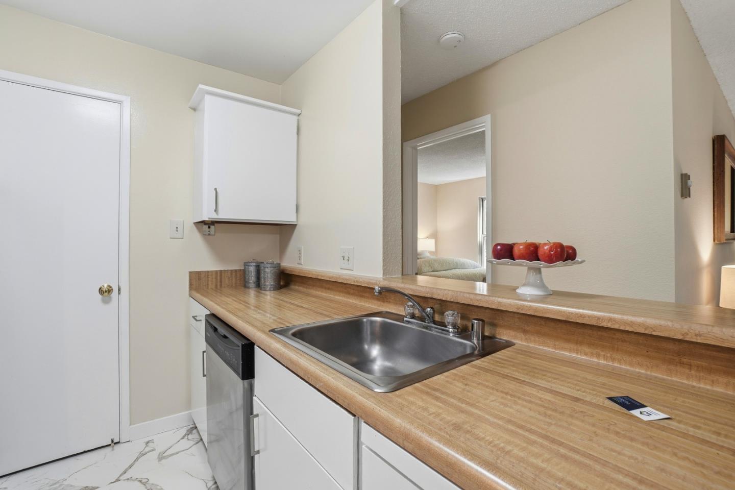 Detail Gallery Image 8 of 27 For 143 Piccadilly Pl #F,  San Bruno,  CA 94066 - 1 Beds | 1 Baths