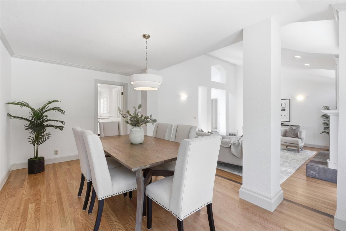 Detail Gallery Image 12 of 51 For 1037 Yorkshire Dr, Los Altos,  CA 94024 - 3 Beds | 3/1 Baths