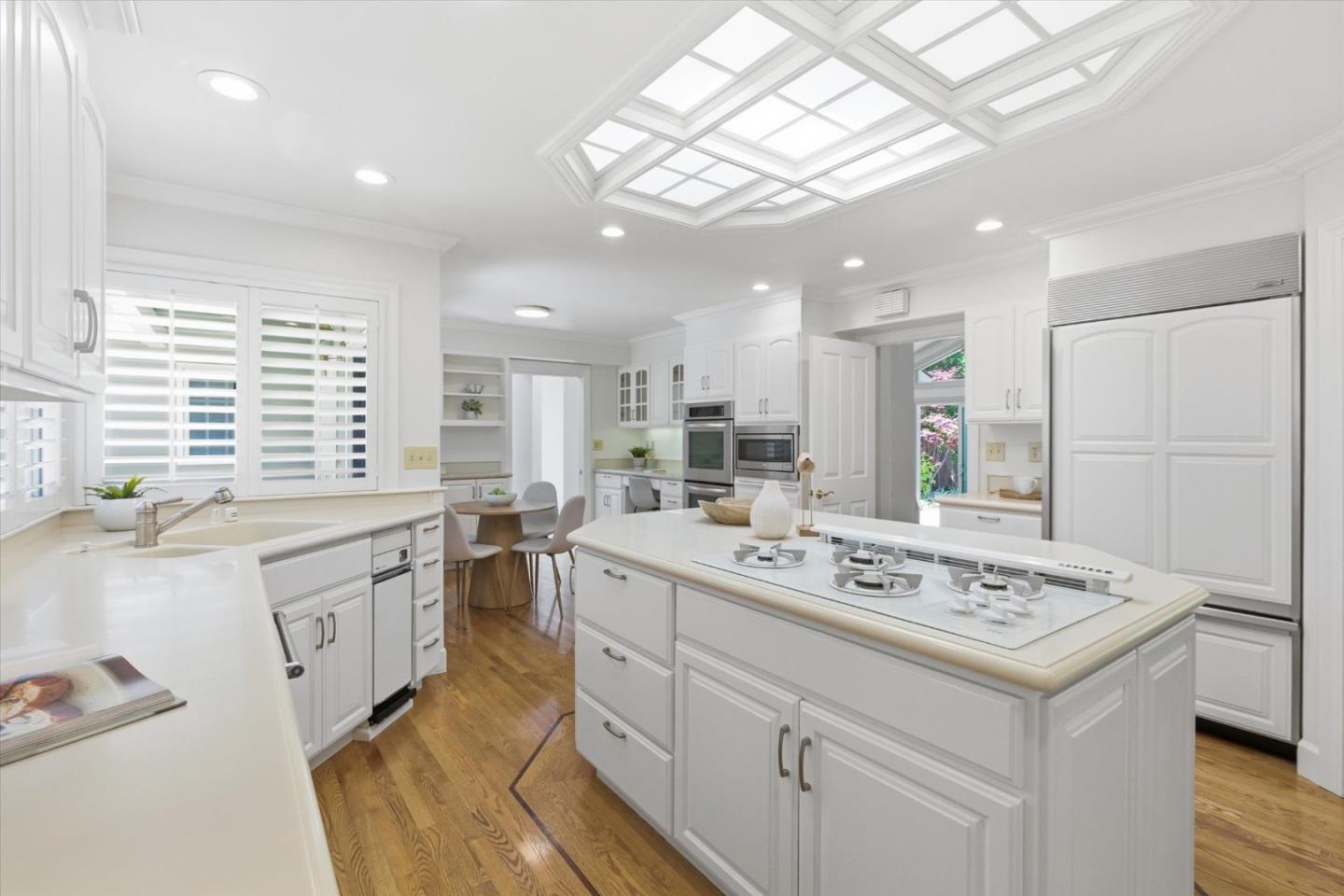 Detail Gallery Image 14 of 51 For 1037 Yorkshire Dr, Los Altos,  CA 94024 - 3 Beds | 3/1 Baths