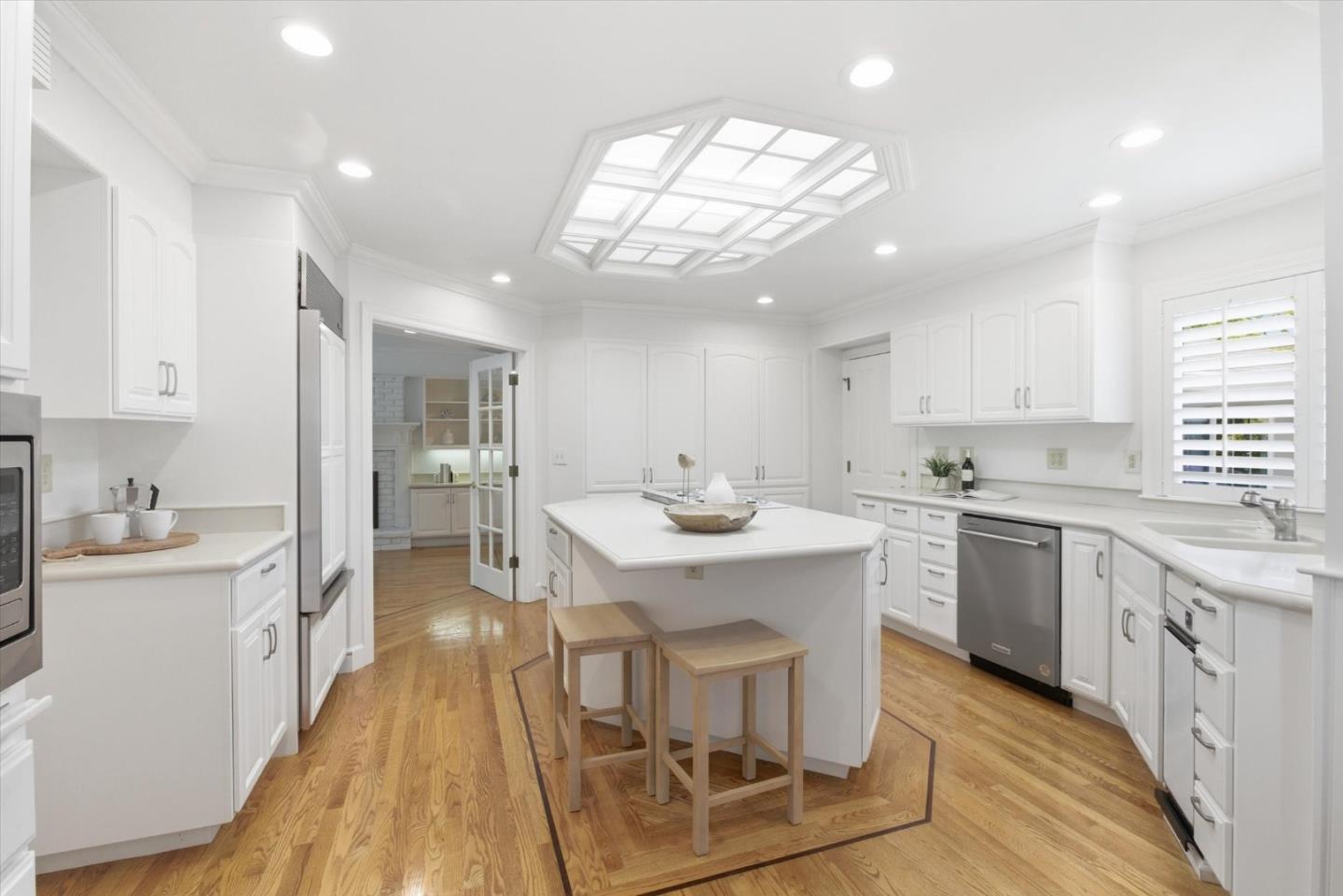 Detail Gallery Image 15 of 51 For 1037 Yorkshire Dr, Los Altos,  CA 94024 - 3 Beds | 3/1 Baths