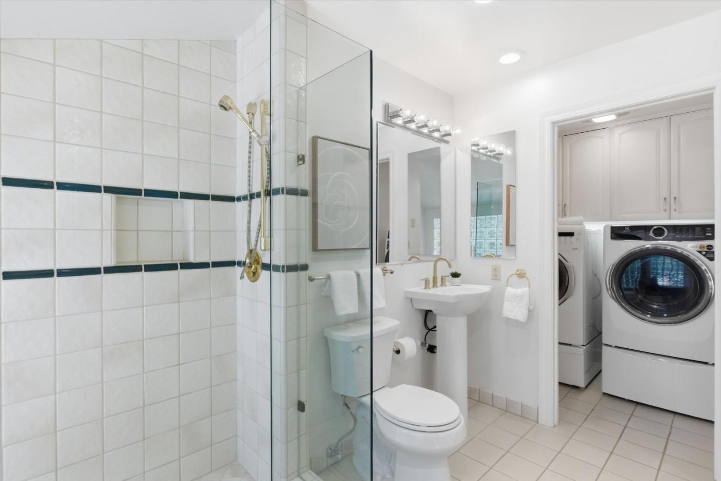 Detail Gallery Image 20 of 51 For 1037 Yorkshire Dr, Los Altos,  CA 94024 - 3 Beds | 3/1 Baths