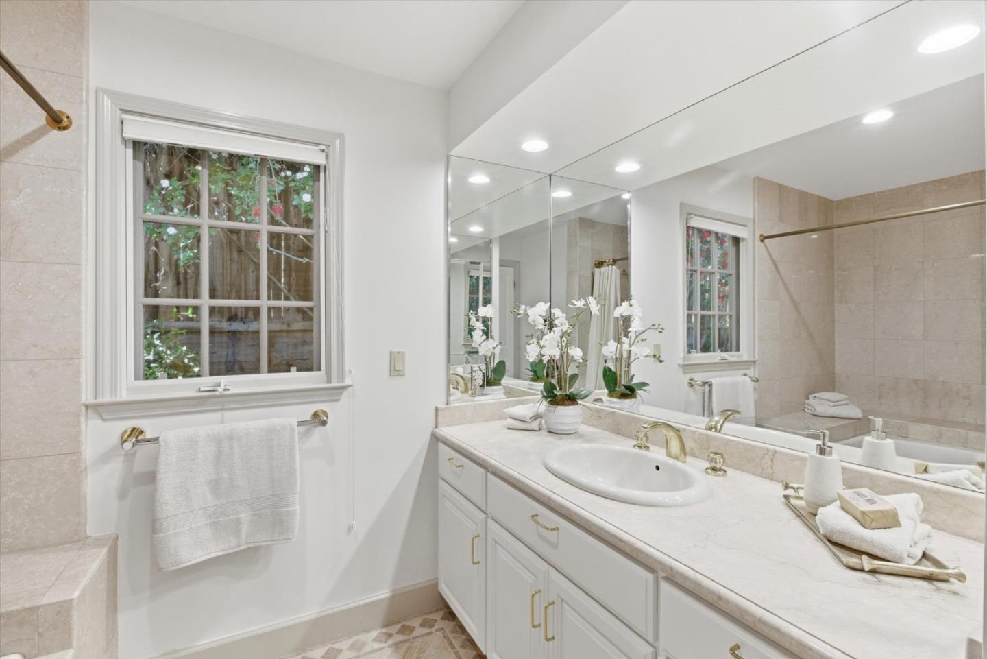Detail Gallery Image 27 of 51 For 1037 Yorkshire Dr, Los Altos,  CA 94024 - 3 Beds | 3/1 Baths
