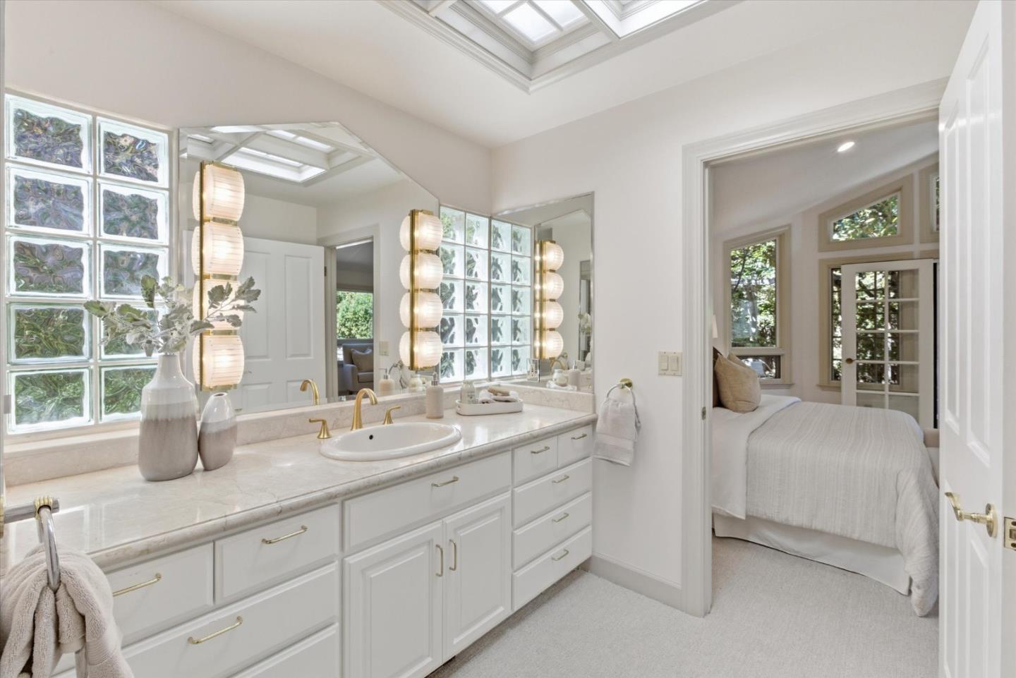 Detail Gallery Image 31 of 51 For 1037 Yorkshire Dr, Los Altos,  CA 94024 - 3 Beds | 3/1 Baths