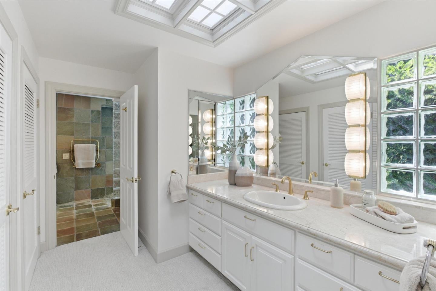 Detail Gallery Image 32 of 51 For 1037 Yorkshire Dr, Los Altos,  CA 94024 - 3 Beds | 3/1 Baths