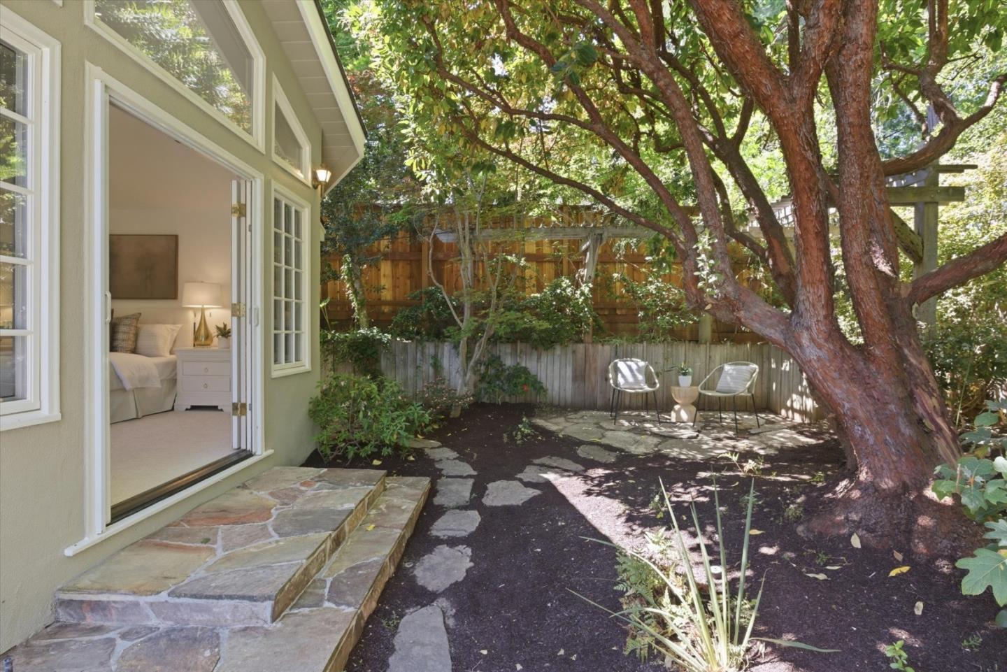 Detail Gallery Image 35 of 51 For 1037 Yorkshire Dr, Los Altos,  CA 94024 - 3 Beds | 3/1 Baths