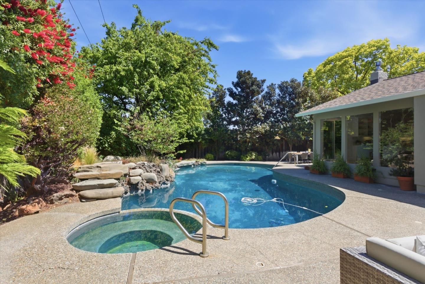 Detail Gallery Image 38 of 51 For 1037 Yorkshire Dr, Los Altos,  CA 94024 - 3 Beds | 3/1 Baths