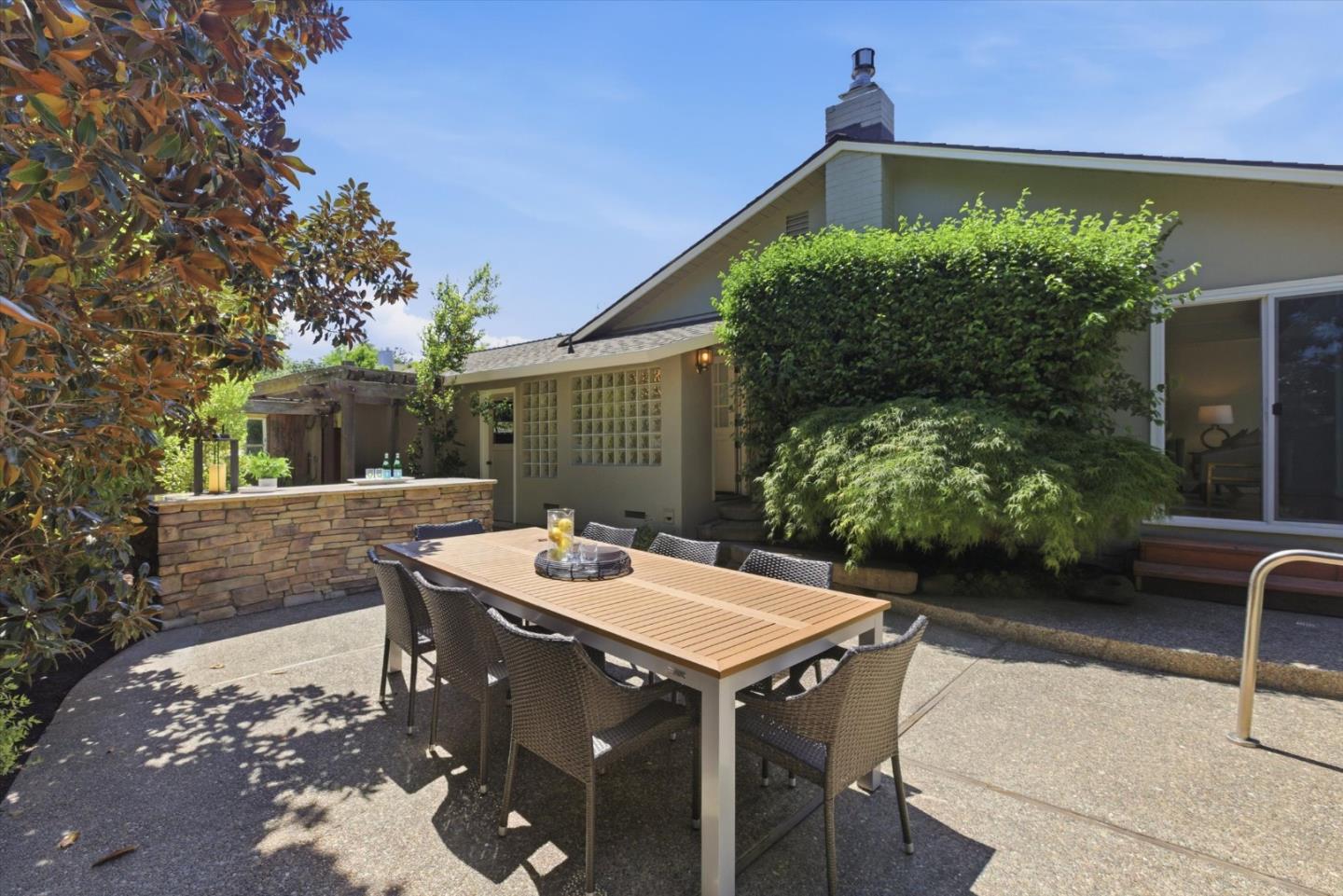 Detail Gallery Image 39 of 51 For 1037 Yorkshire Dr, Los Altos,  CA 94024 - 3 Beds | 3/1 Baths