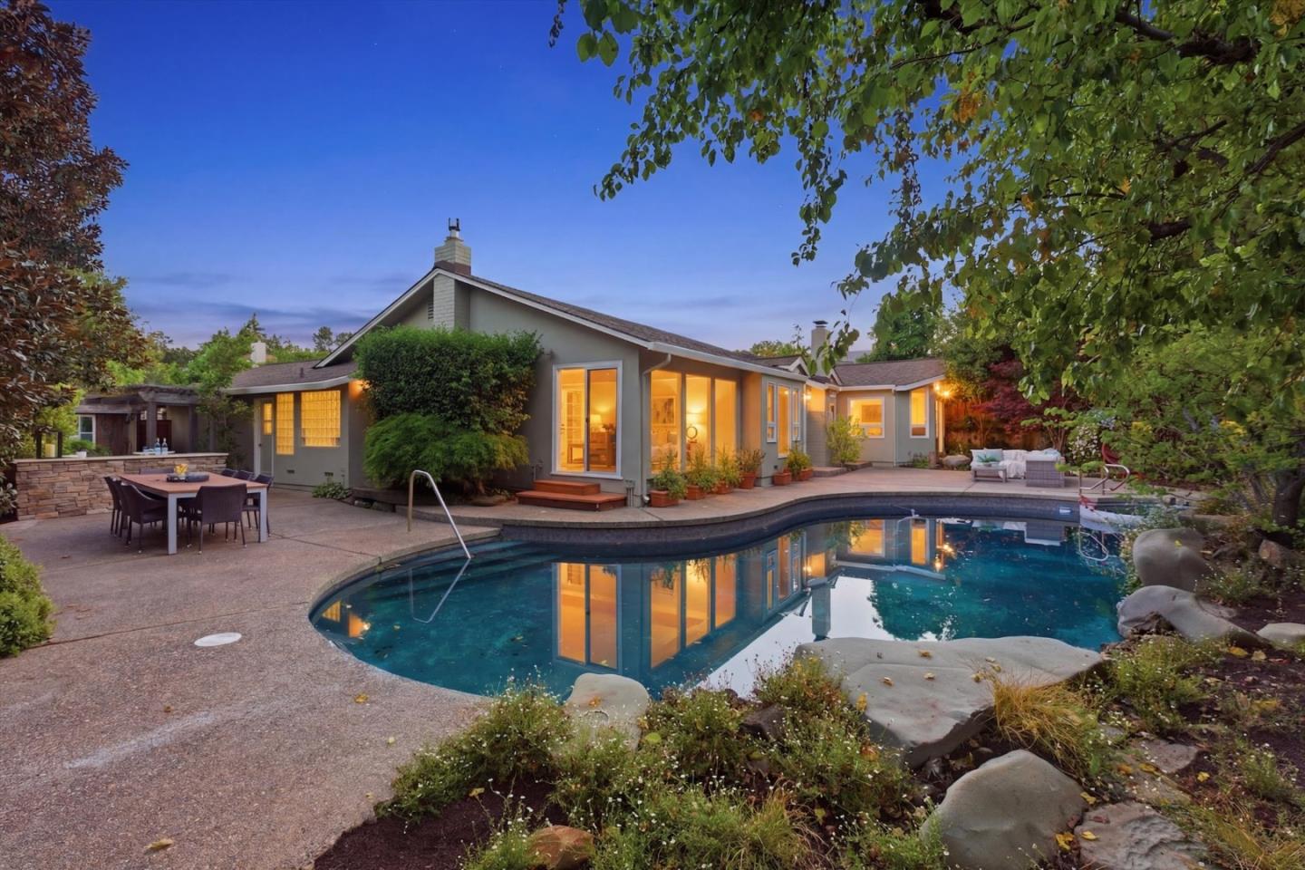 Detail Gallery Image 41 of 51 For 1037 Yorkshire Dr, Los Altos,  CA 94024 - 3 Beds | 3/1 Baths