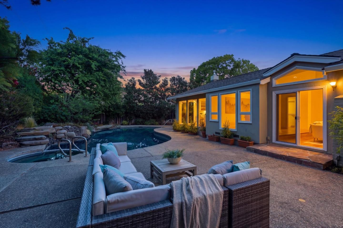 Detail Gallery Image 42 of 51 For 1037 Yorkshire Dr, Los Altos,  CA 94024 - 3 Beds | 3/1 Baths